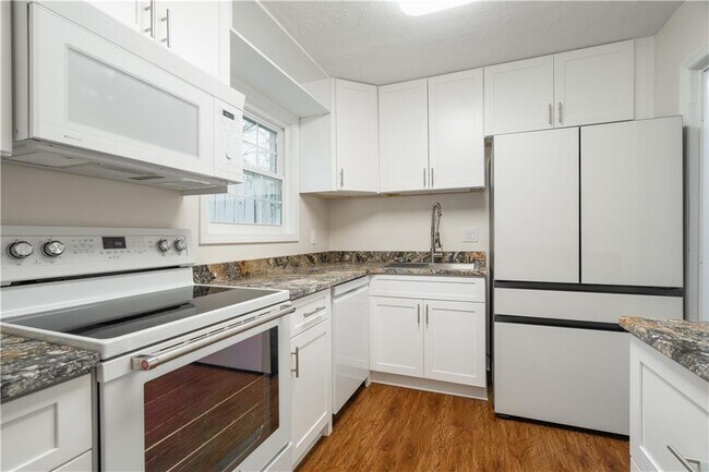 Foto del edificio - 330 Winding River Dr