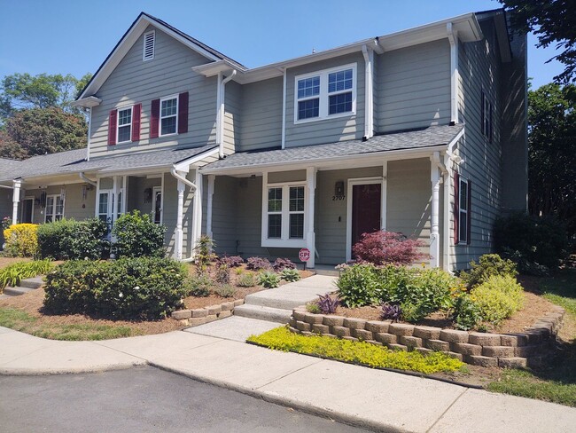 Building Photo - Beautiful 2-story Townhome located in Haml...