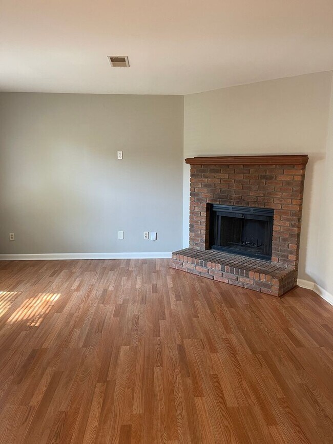 Foto del edificio - 3 bedroom 2 bath Hermitage duplex