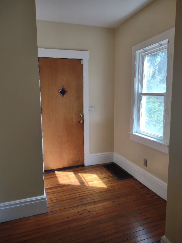 Building Photo - 261 Brooks Ave