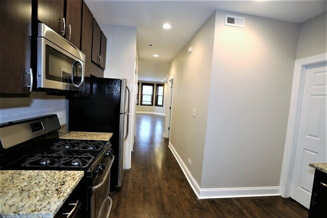 Foto del edificio - 2647 N Sacramento Ave