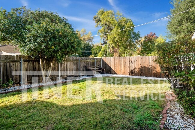 Building Photo - 208 43rd St