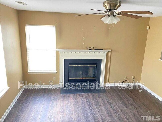 Foto del edificio - 536 High Ridge Dr