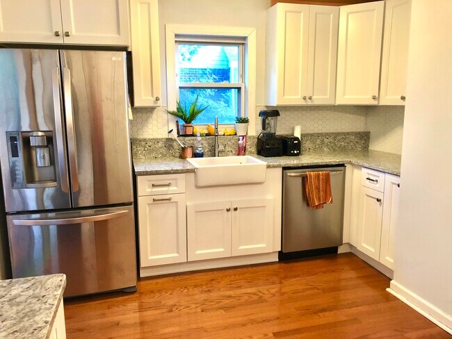 Foto del edificio - 2251 Sweetbriar Dr