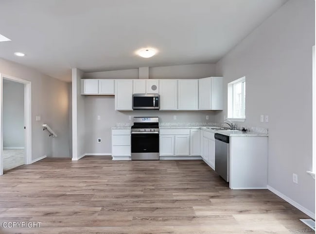 Building Photo - Beautifully designed condo!