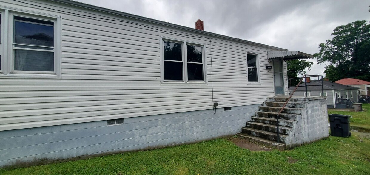 Primary Photo - 1514 Rainbow Dr