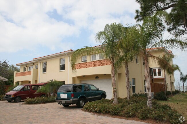 Building Photo - 2097 Edgewater Dr