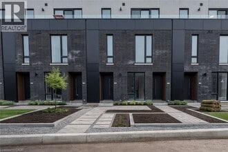 Building Photo - 144 EVERETT Cmn