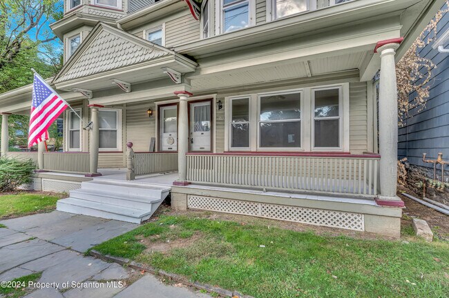 Foto del edificio - 1701 Monsey Ave