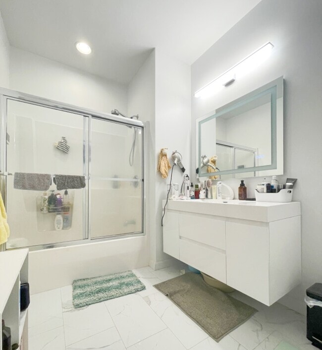 Photo - 204 Clocktower Dr Townhome