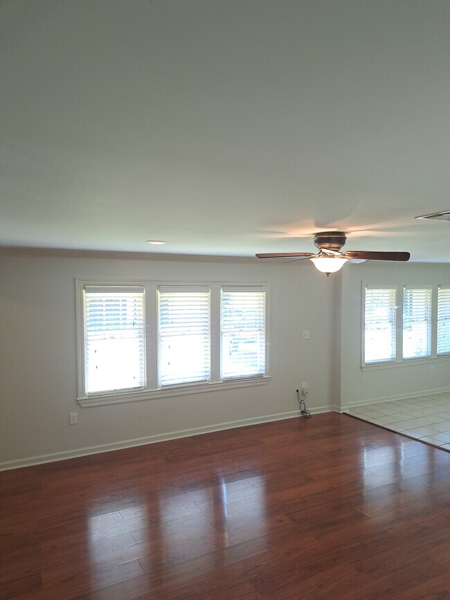 Foto del edificio - 902 Oaklawn Ave