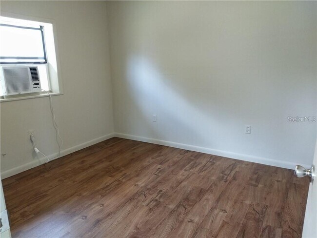 Foto del edificio - 829 Lime Ave