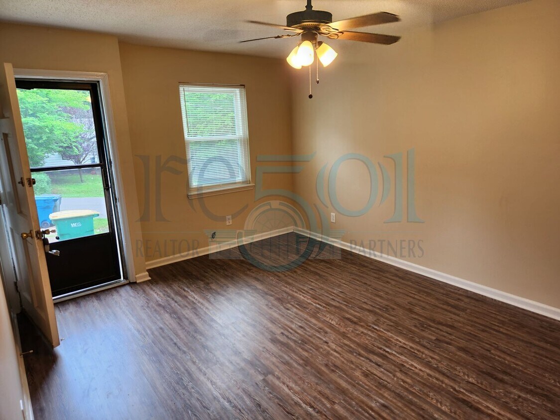 Primary Photo - Newly Remodeled Townhouse in Hillcrest Area