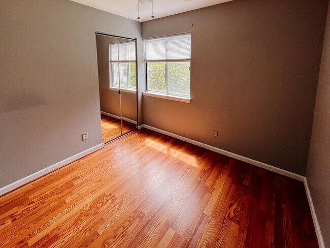 Foto del edificio - 1440 Seneca Dr