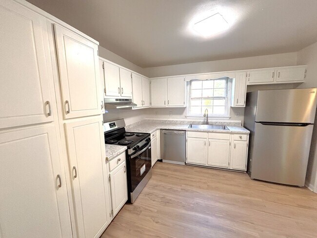 Foto del edificio - 3 bedroom/ 1.5 bathroom- Courthouse Green