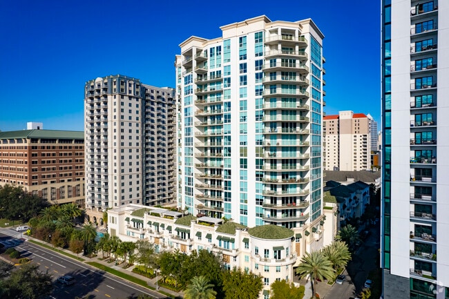 The Plaza Harbour Island