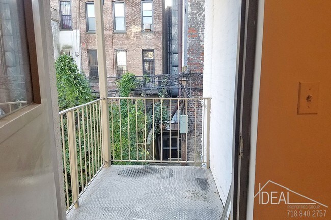 Building Photo - 369 8th St