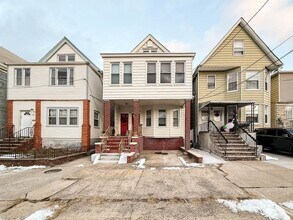 Building Photo - 186 Avenue C