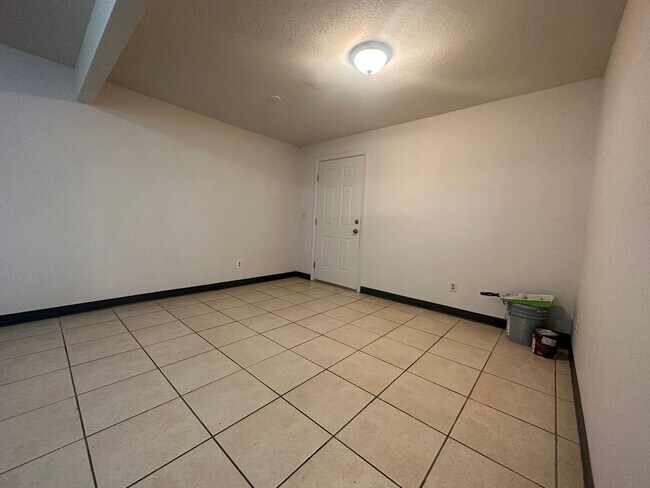 Building Photo - 709 Belmont