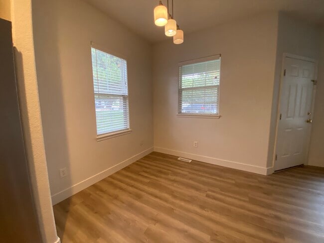 Dining Room - 761 S Depew St