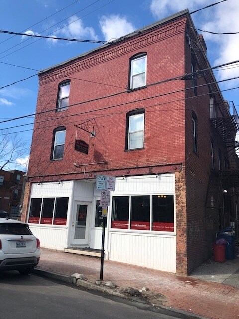 Primary Photo - 21 Pleasant St