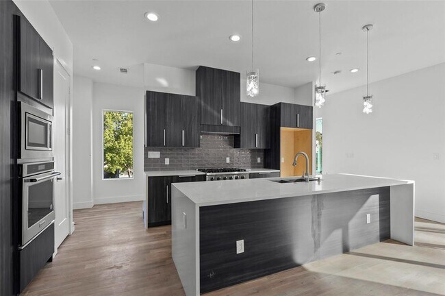 Foto del edificio - 708 W 9th St