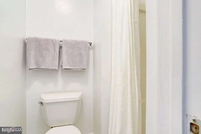 Foto del edificio - 4 br, 3.5 bath Townhome - 4460 Elan Ct