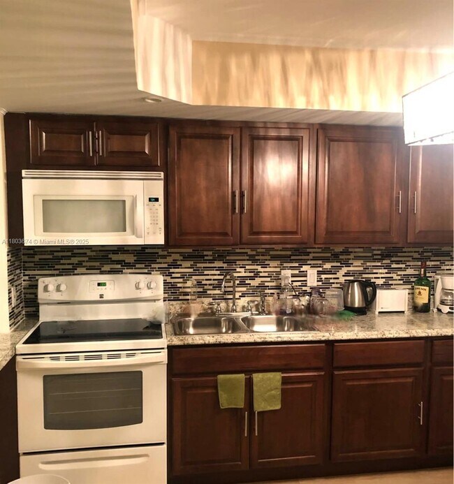 Foto del edificio - 1301 NE Miami Gardens Dr