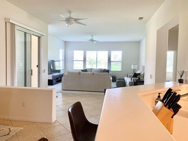 Building Photo - 44076 Royal Troon Dr
