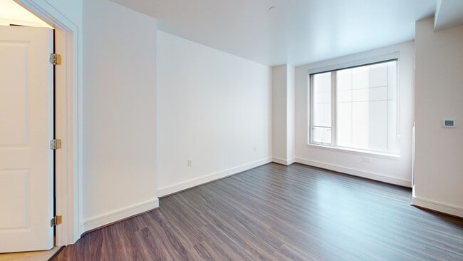 Interior Photo - 100 Pier 4