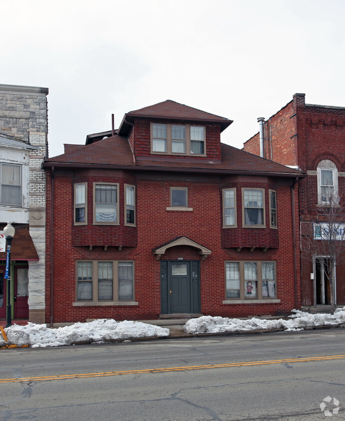 Building Photo - 218 S Main St