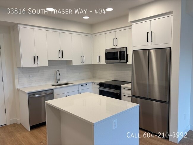 Building Photo - Cozy Condo in Prime Location