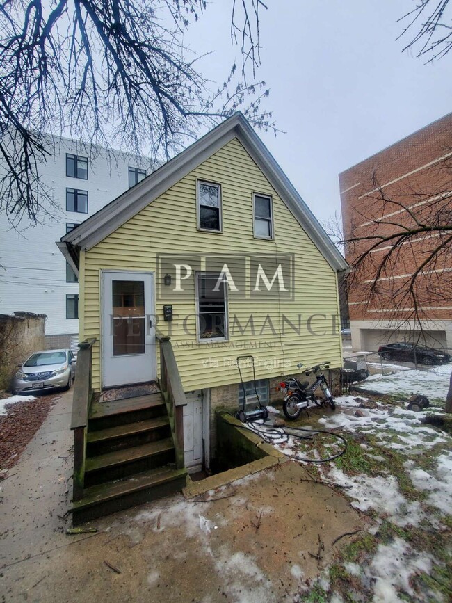 Building Photo - 1521 N Jefferson St