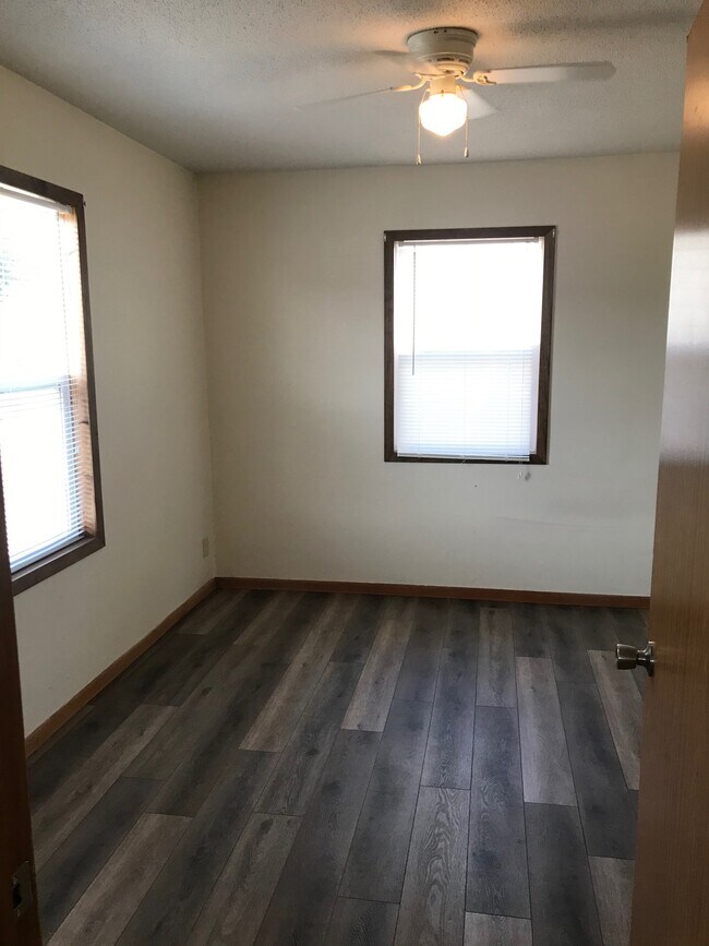 Foto del edificio - 216 E 3rd St