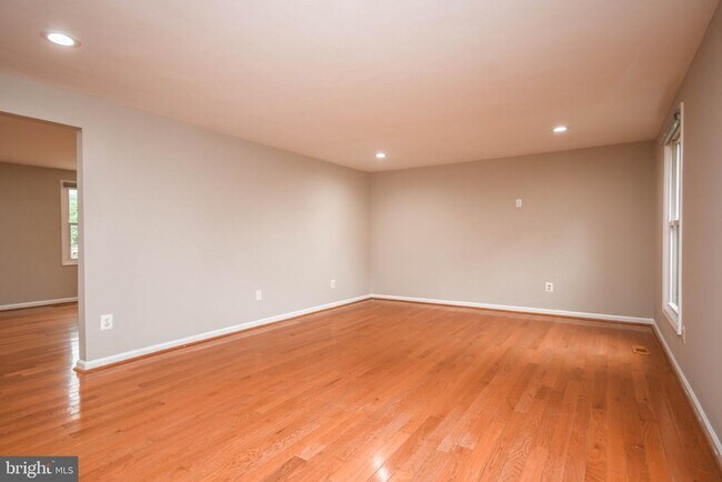 Foto del edificio - 9627 Locust Hill Dr