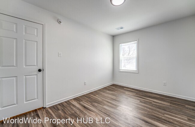 Building Photo - 2 br, 1 bath House - 405 W. Brook