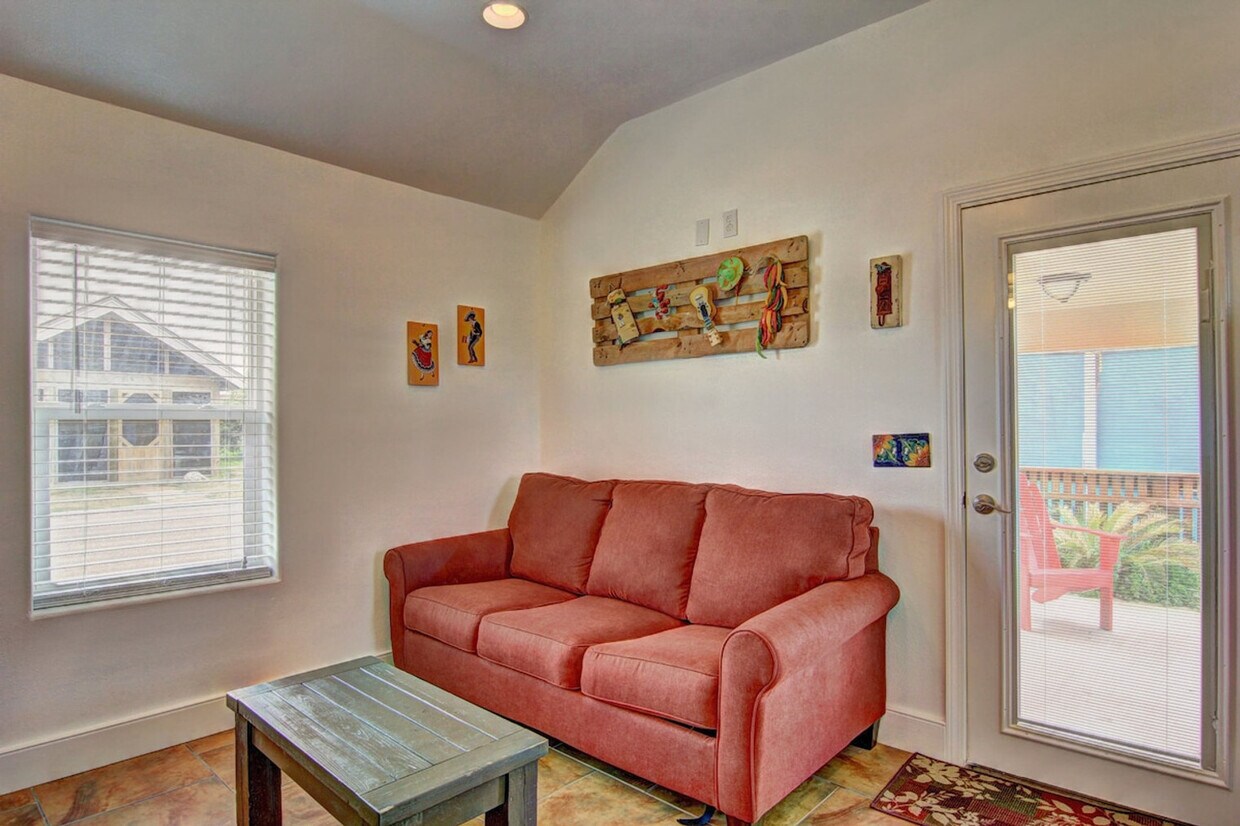 Primary Photo - 134 N Alister St