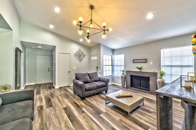 Foto del edificio - 640 Whispering Palms Dr