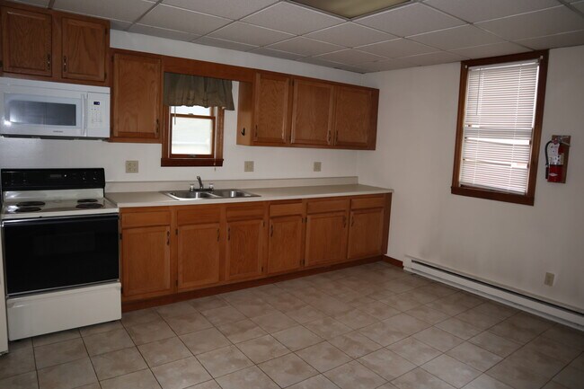 Building Photo - 452 3rd St