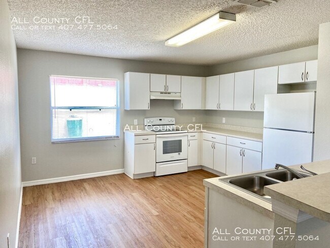 Building Photo - Cozy and Quaint Kissimmee Duplex Home!