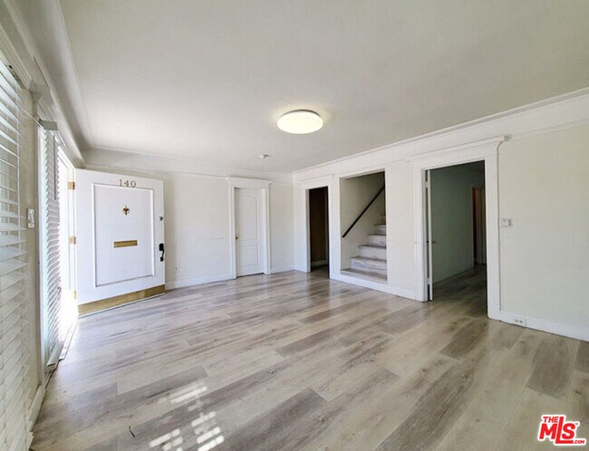 Building Photo - 140 Serrano Ave