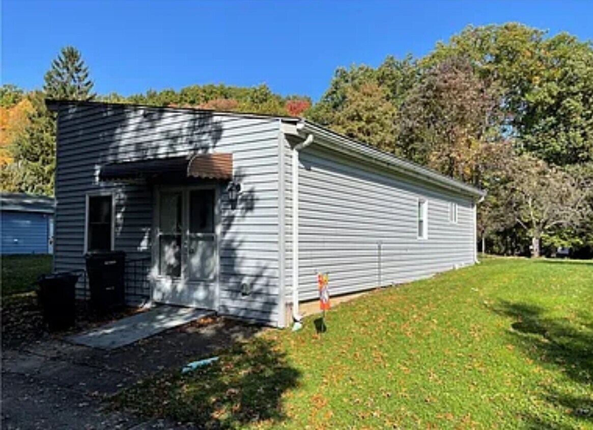 7960 Richard Rd Unit B, Broadview Heights, OH 44147 Apartments in