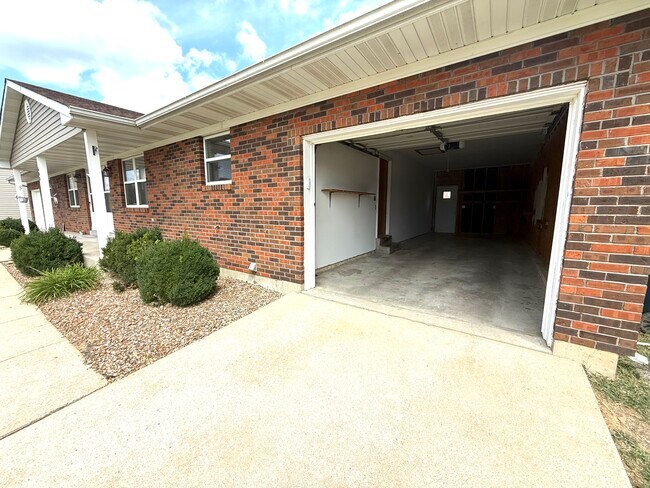 Building Photo - 608 Linda Ln