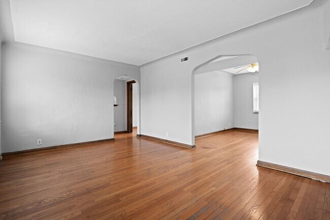 Foto del edificio - 5828 Lindenwood Ave 2W | www.southcityspaces.com |