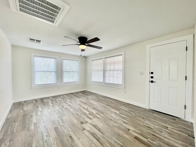 Foto del edificio - 407 Sarah St