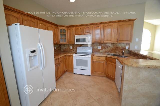 Foto del edificio - 7988 Lakewood Cove Ct