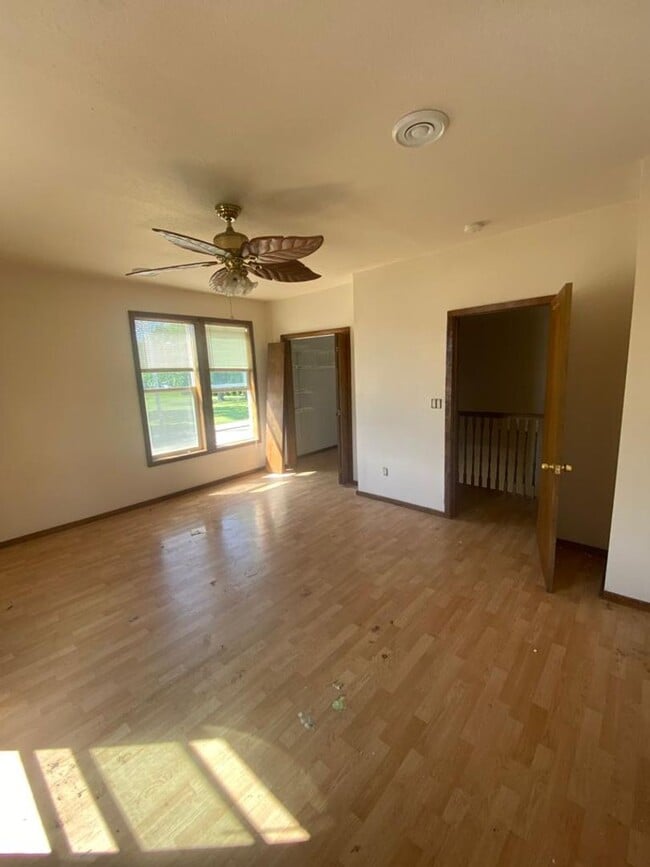 Building Photo - 3 Bed 2 Bath 1600+ sq ft Home for Rent - Appleton