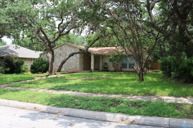 Foto del edificio - 3-BEDROOM IN CASTLE HILLS FOREST, NORTH EA...