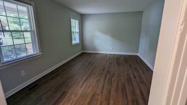 Building Photo - 319 Rhynewood Dr