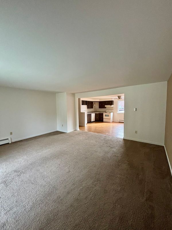 Building Photo - 30 Losson Garden Dr